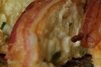 Garlic bread with mozzarella and bacon - Image 1